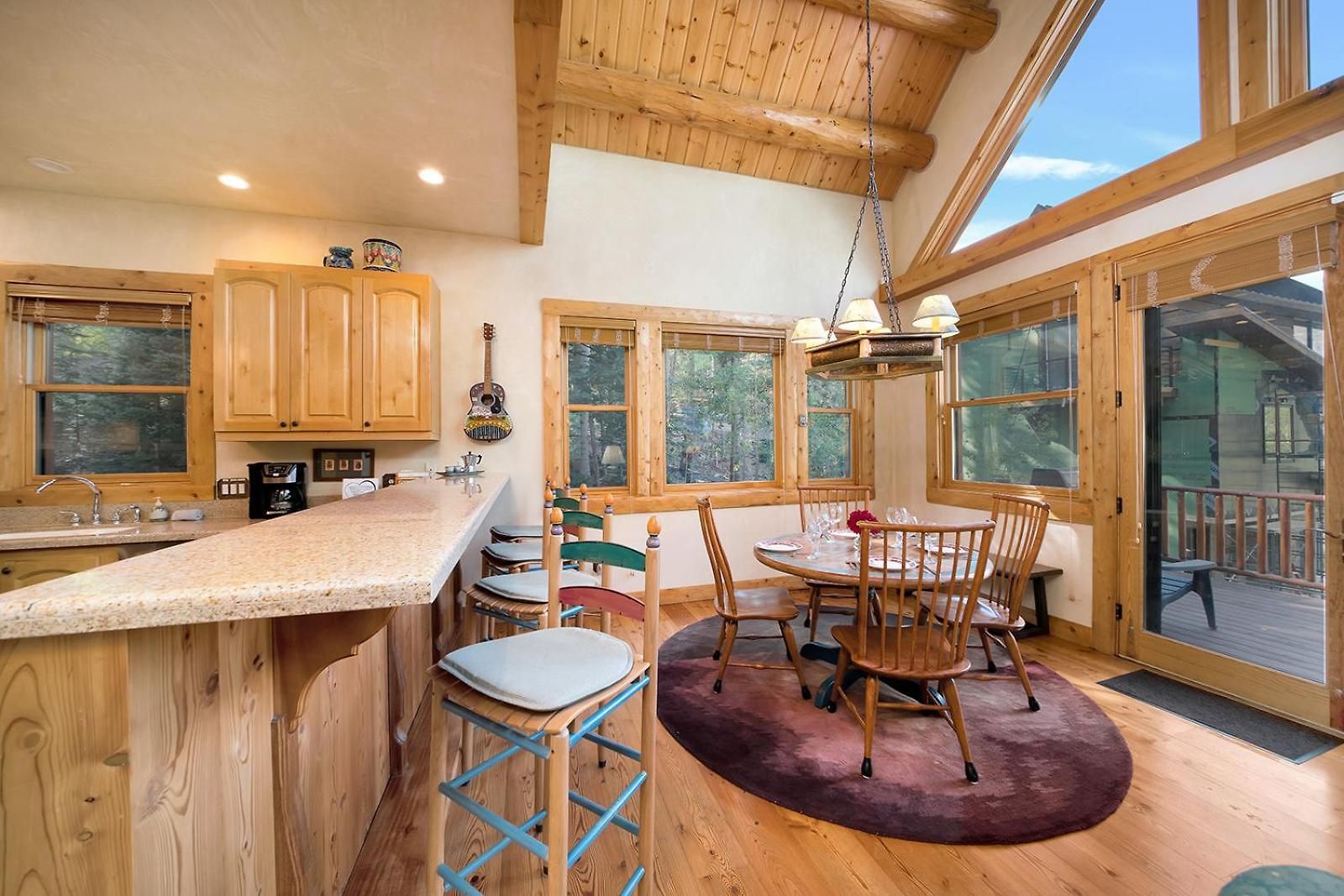 Mountain View 2 Ski-in Private Hot Tub 4br 4.5ba Sleeps 8 Holiday home