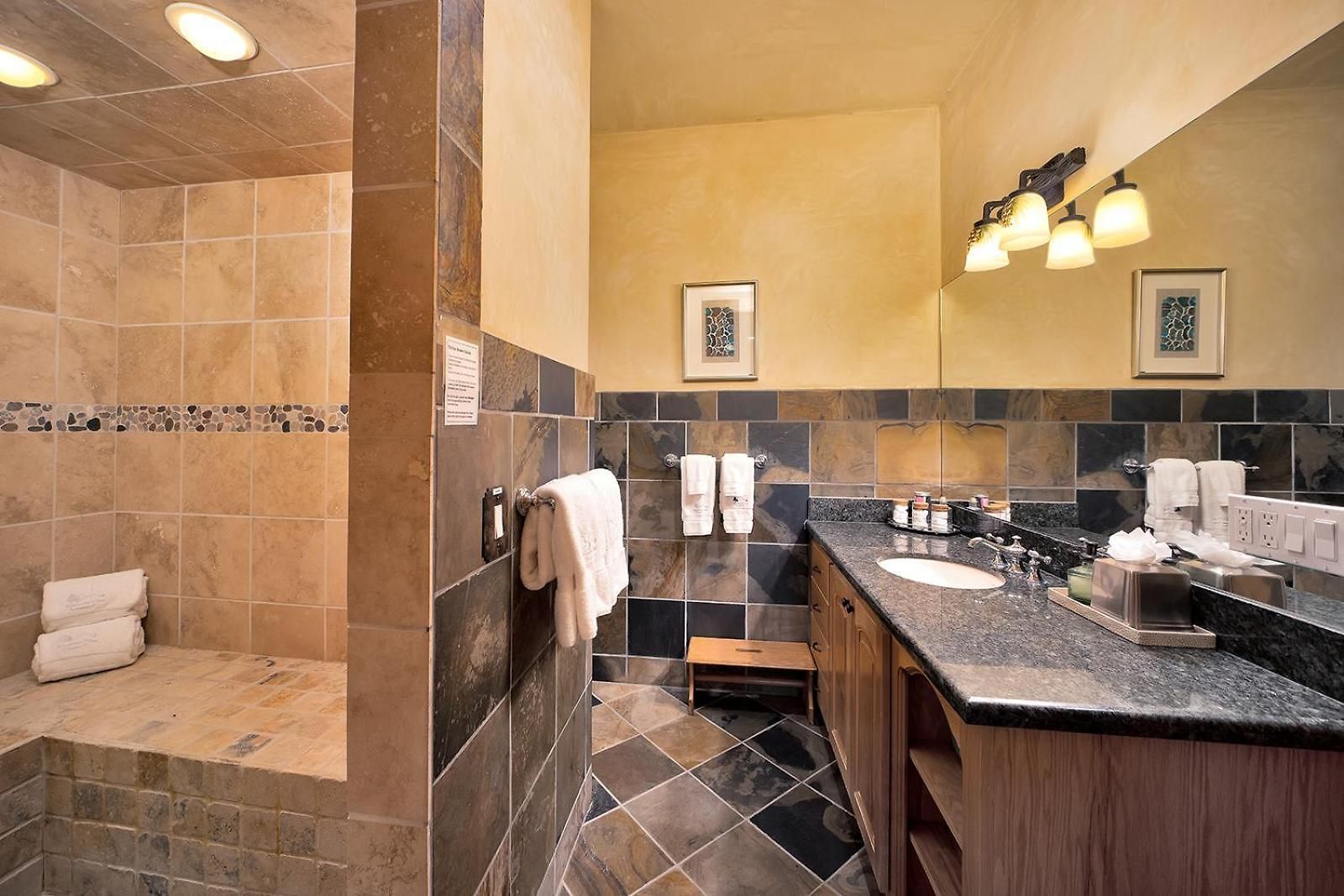Holiday home Mountain View 2 Ski-in Private Hot Tub 4br 4.5ba Sleeps 8 *