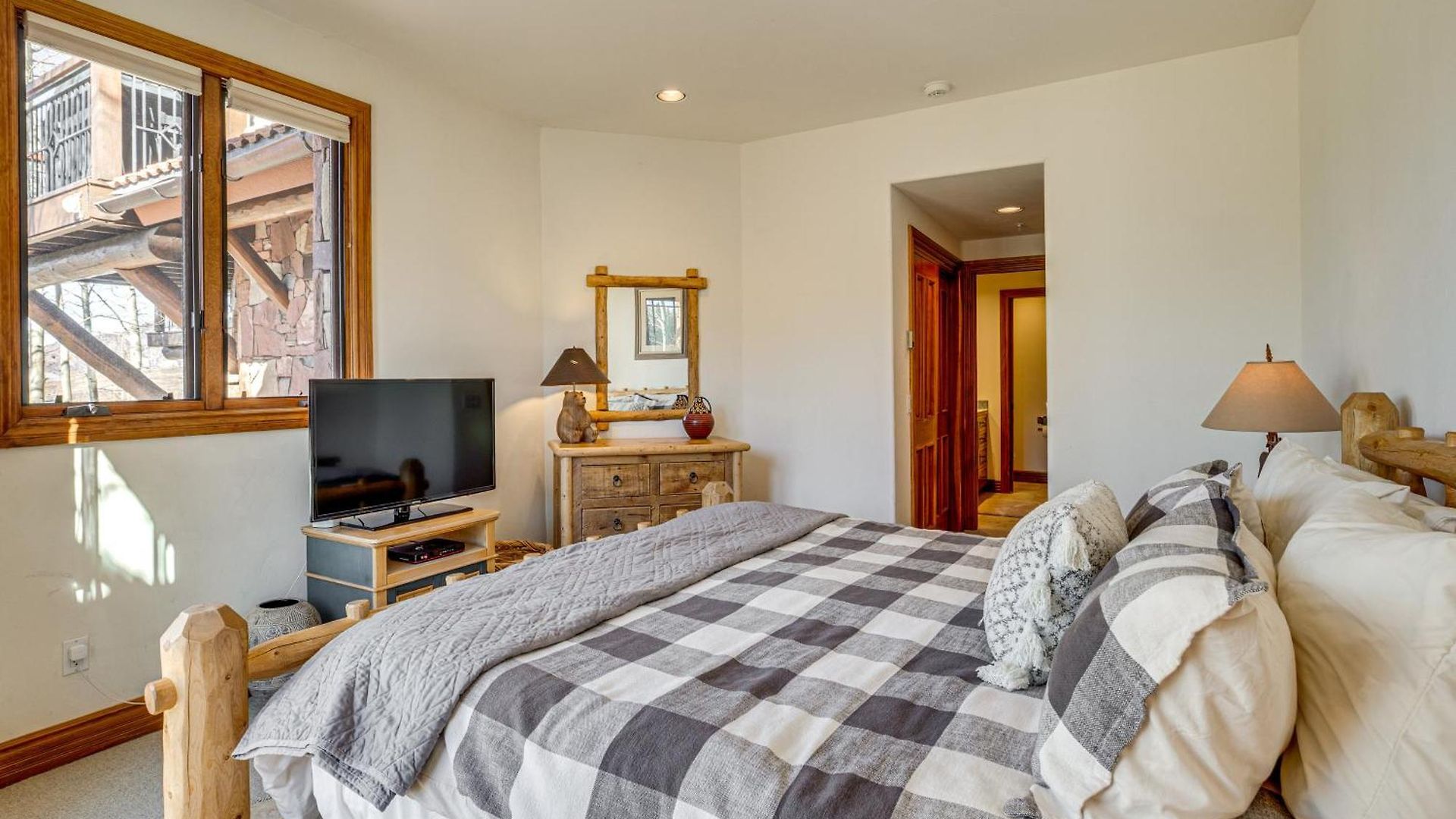Luxurious Ski-in/ski-out Mountain Escape