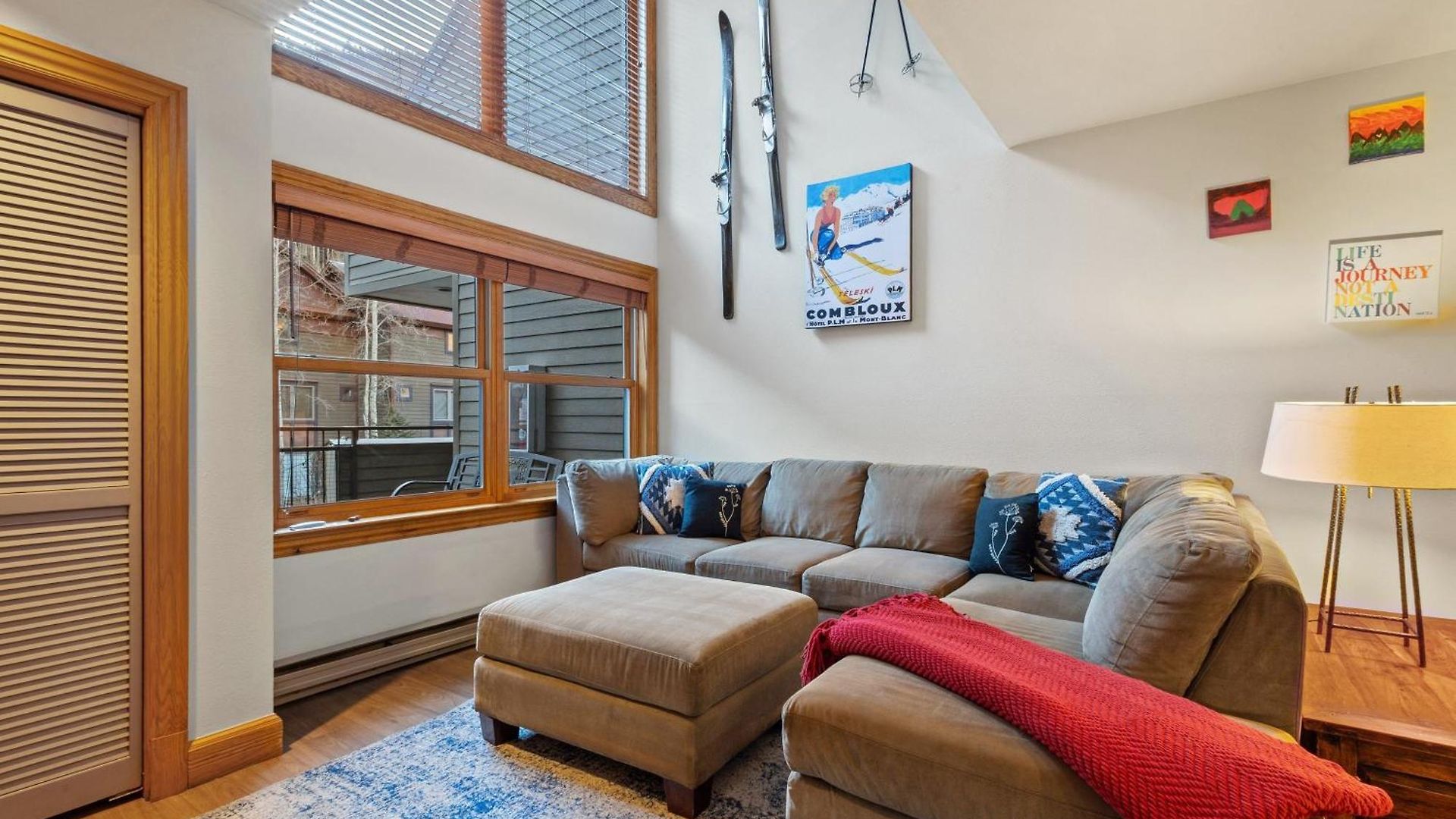 Apartment In Out Lift 7! Deck, Hot Tub, Garage Parking
