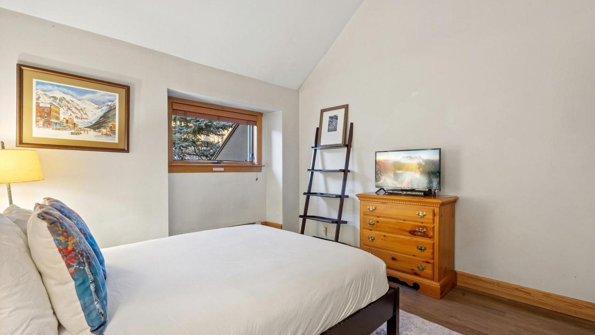 In Out Lift 7! Deck, Hot Tub, Garage Parking Telluride