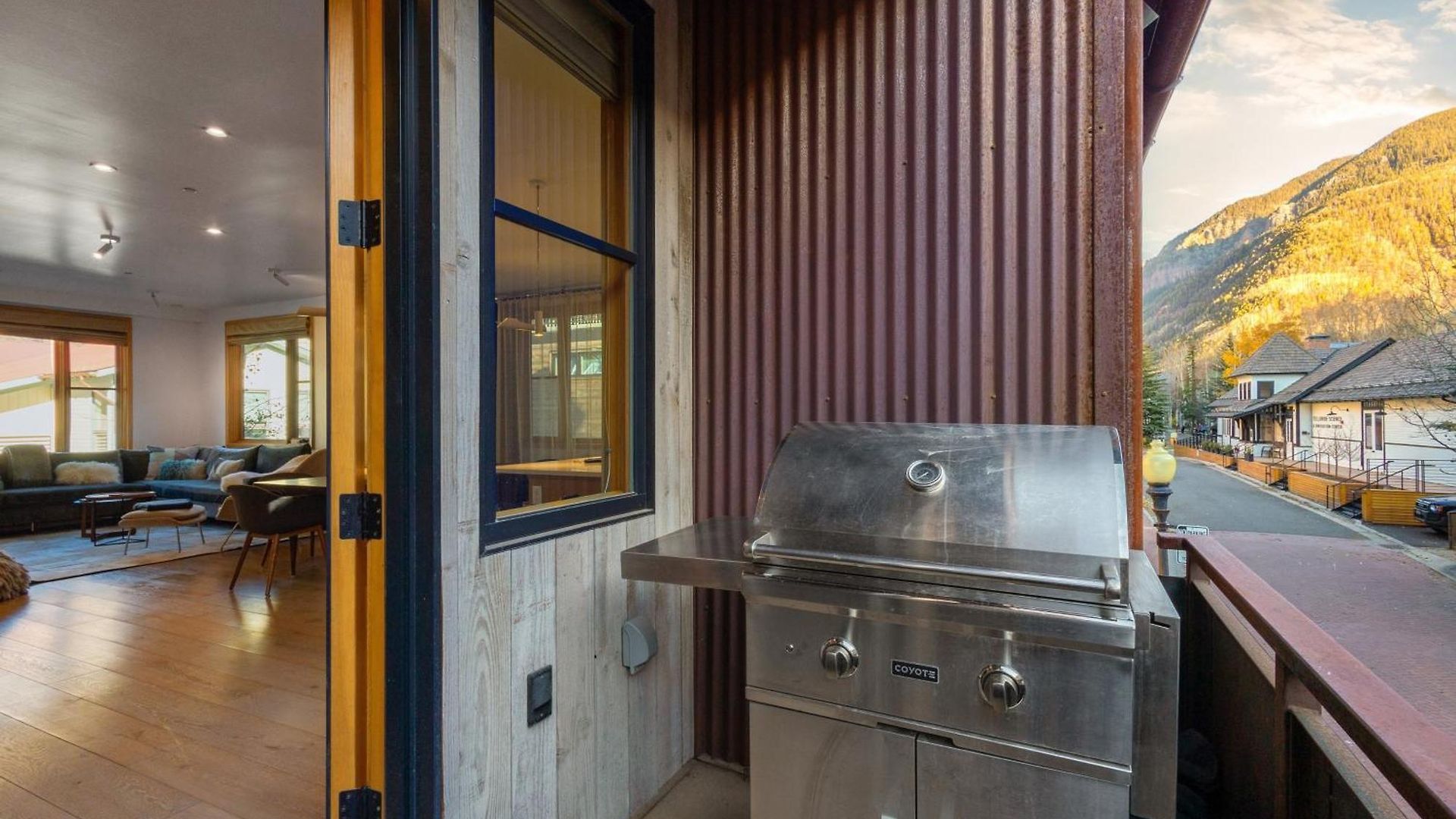 Holiday home Depot Luxury Townhome: Rooftop Hot Tub & Gondola Access *