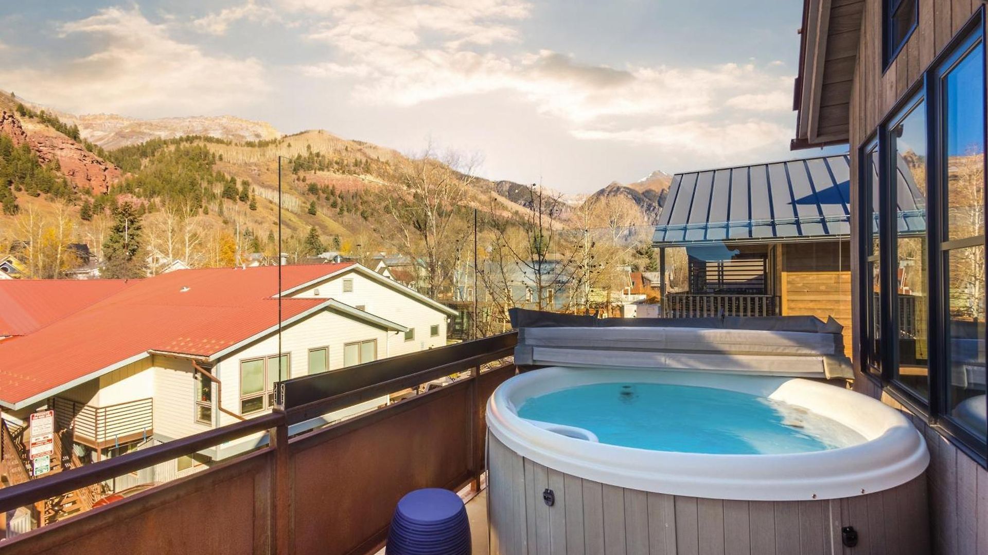 Holiday home Depot Luxury Townhome: Rooftop Hot Tub & Gondola Access