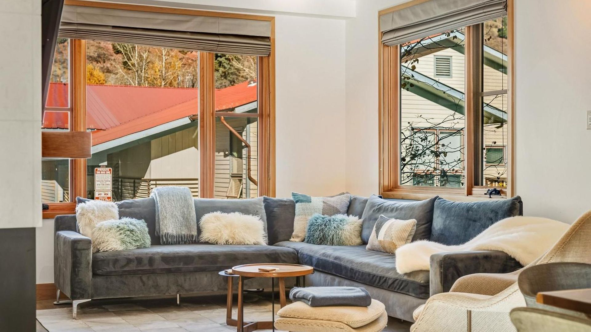 Depot Luxury Townhome: Rooftop Hot Tub & Gondola Access