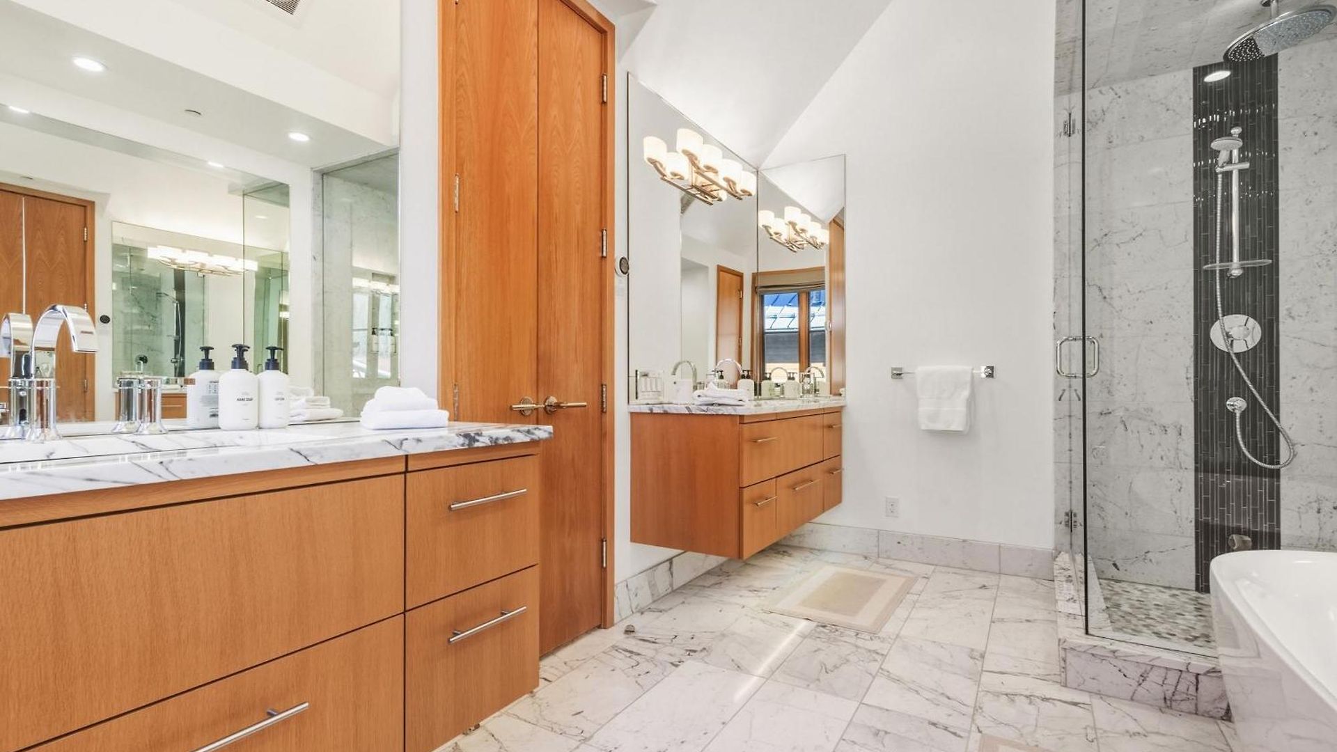 Holiday home Depot Luxury Townhome: Rooftop Hot Tub & Gondola Access *