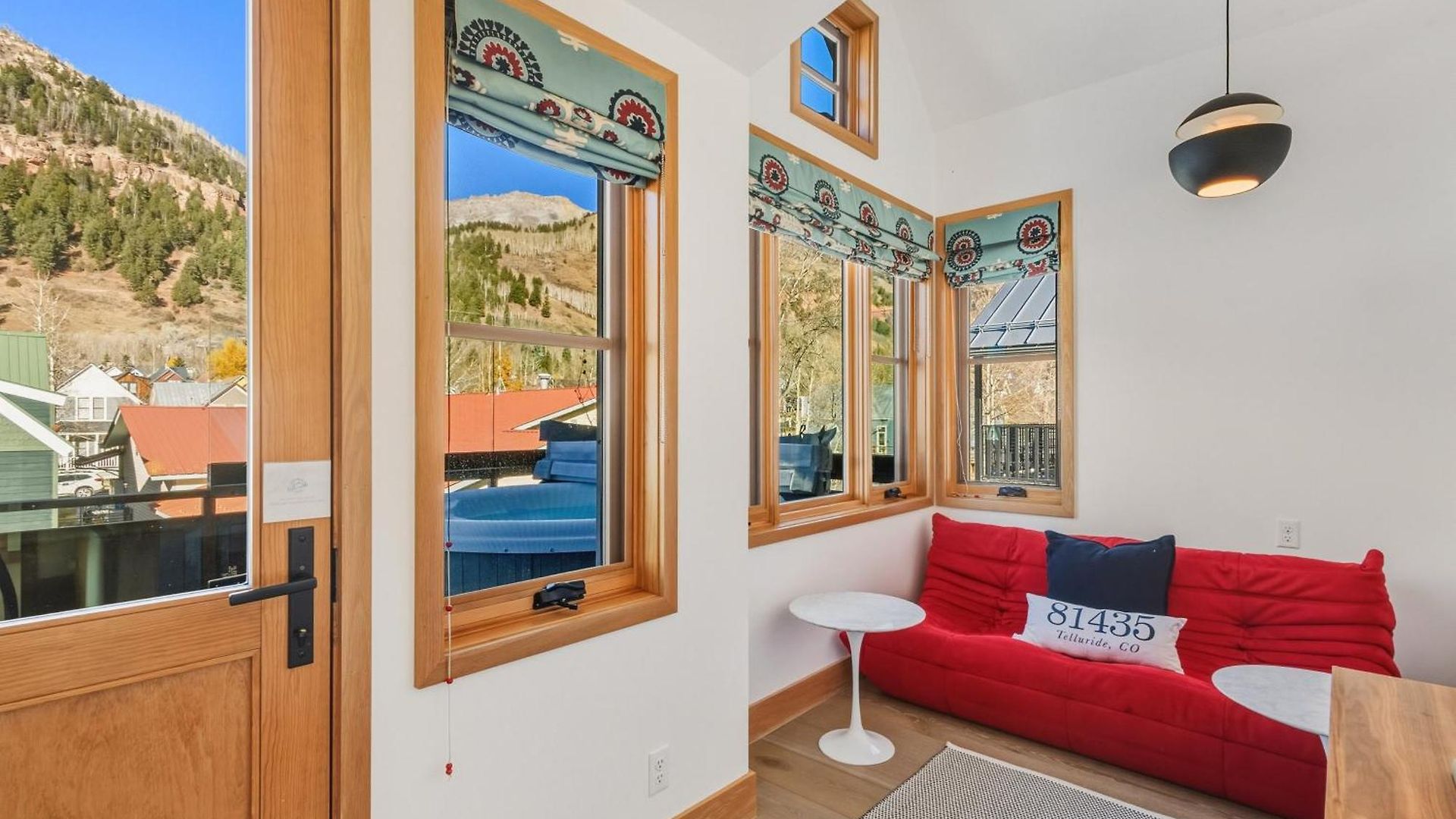 Depot Luxury Townhome: Rooftop Hot Tub & Gondola Access *