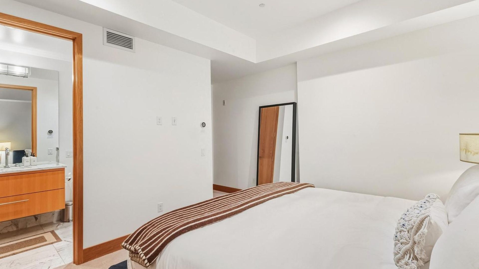 Holiday home Depot Luxury Townhome: Rooftop Hot Tub & Gondola Access *
