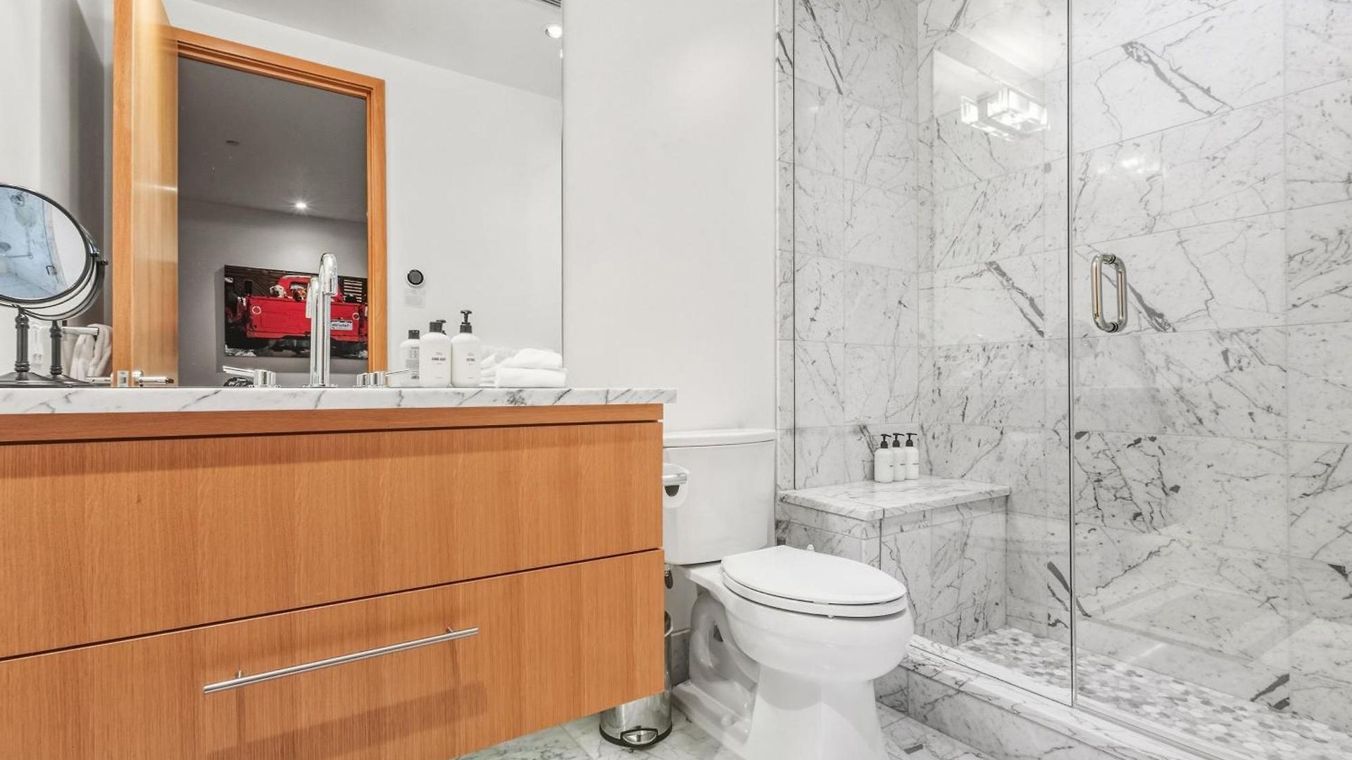 Depot Luxury Townhome: Rooftop Hot Tub & Gondola Access