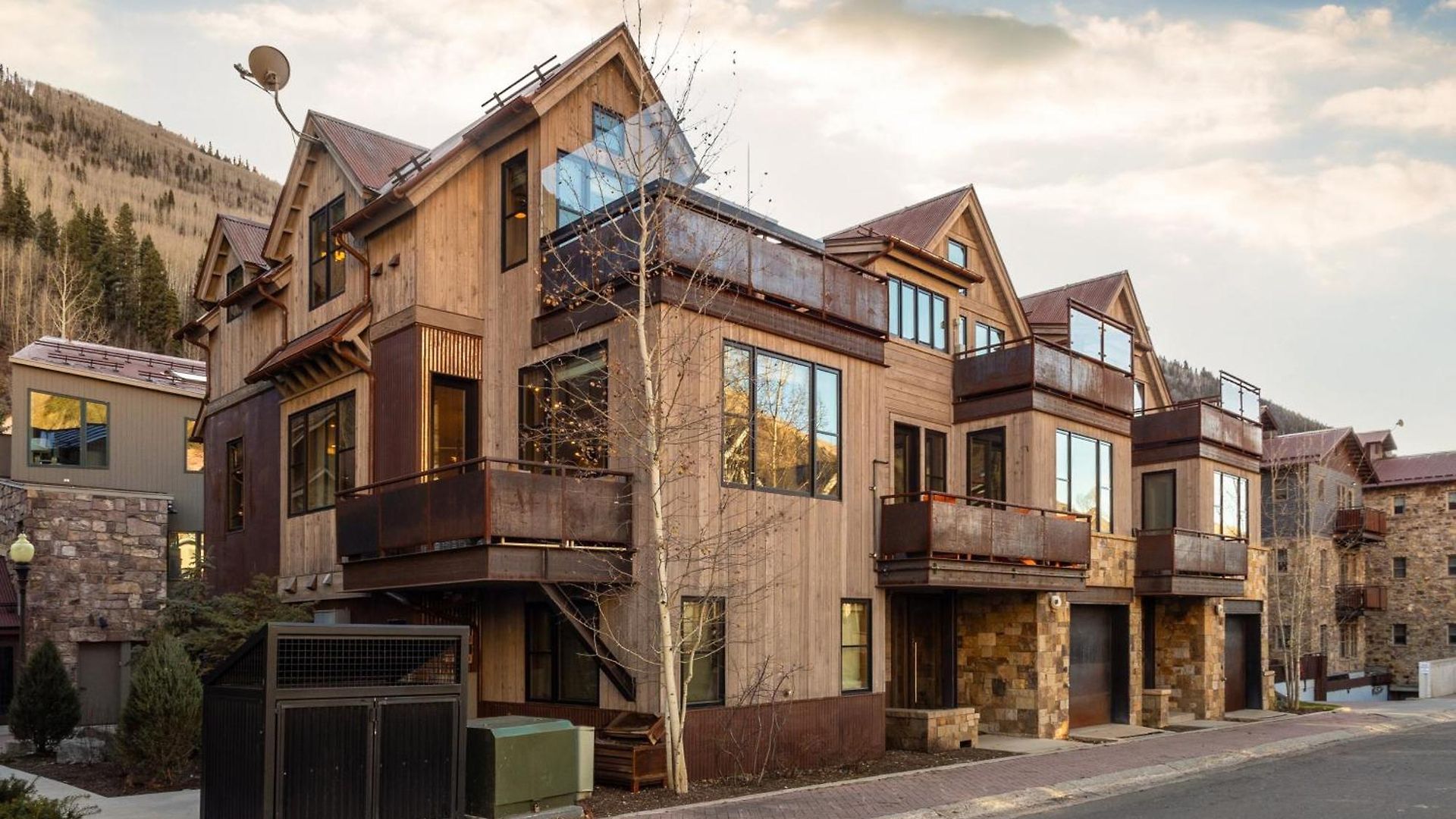 Depot Luxury Townhome: Rooftop Hot Tub & Gondola Access Holiday home