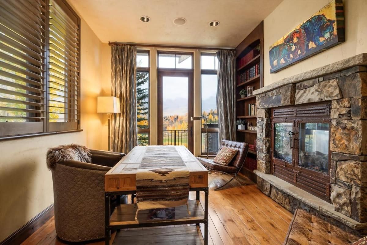 Luxury Retreat Hot Tub And Mountain View Holiday home *