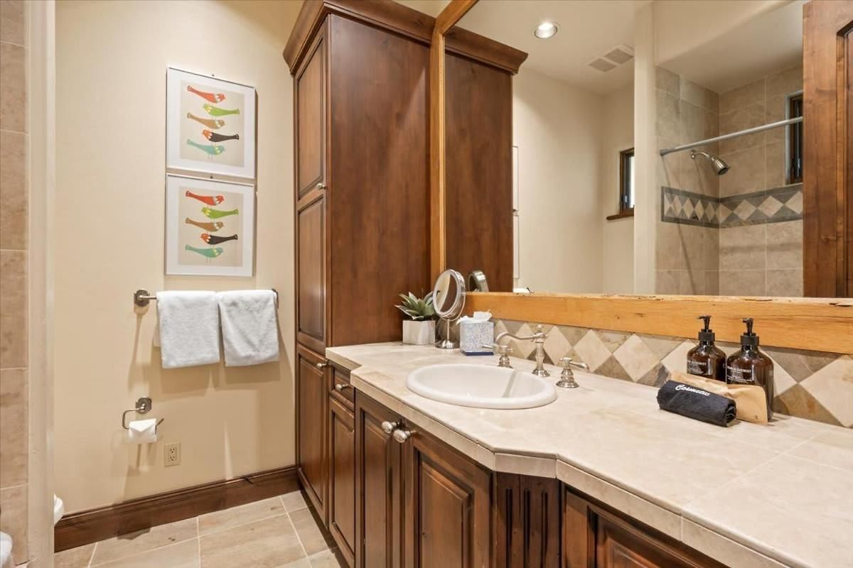 Luxury Retreat Hot Tub And Mountain View Holiday home