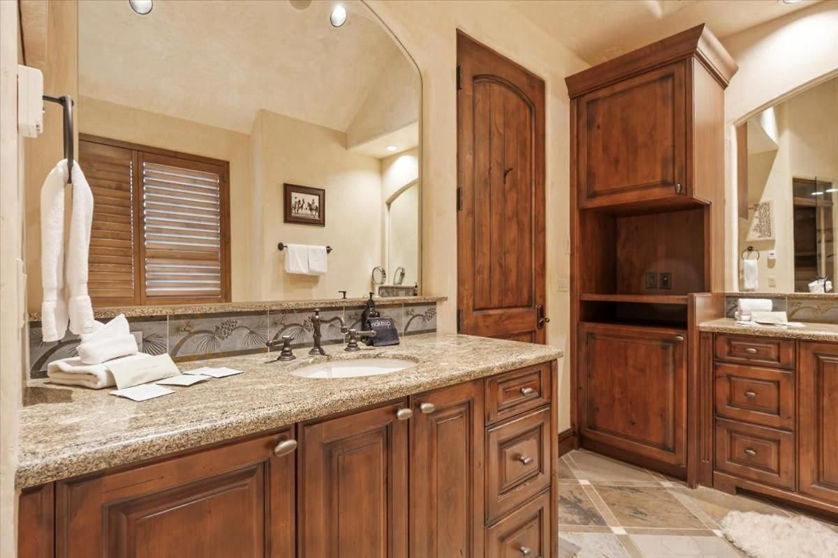 Luxury Retreat Hot Tub And Mountain View *