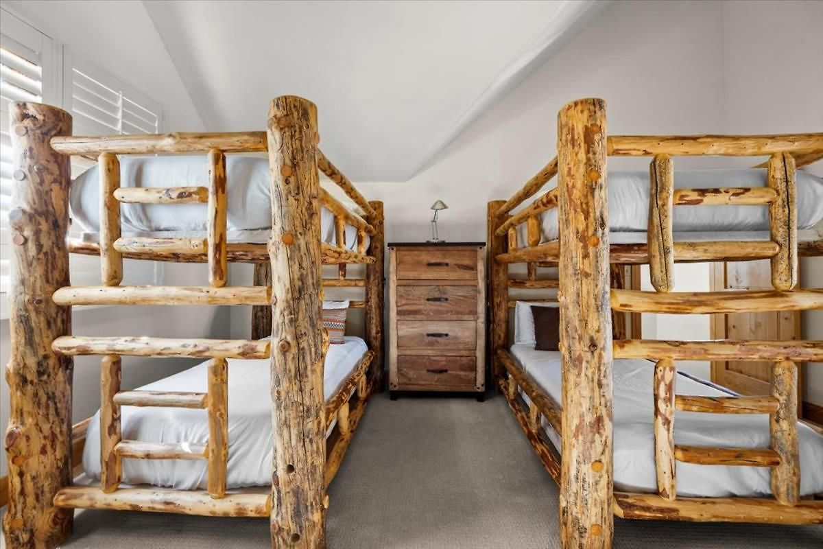 Mountain Village Retreat - Steam Shower & Views Holiday home *