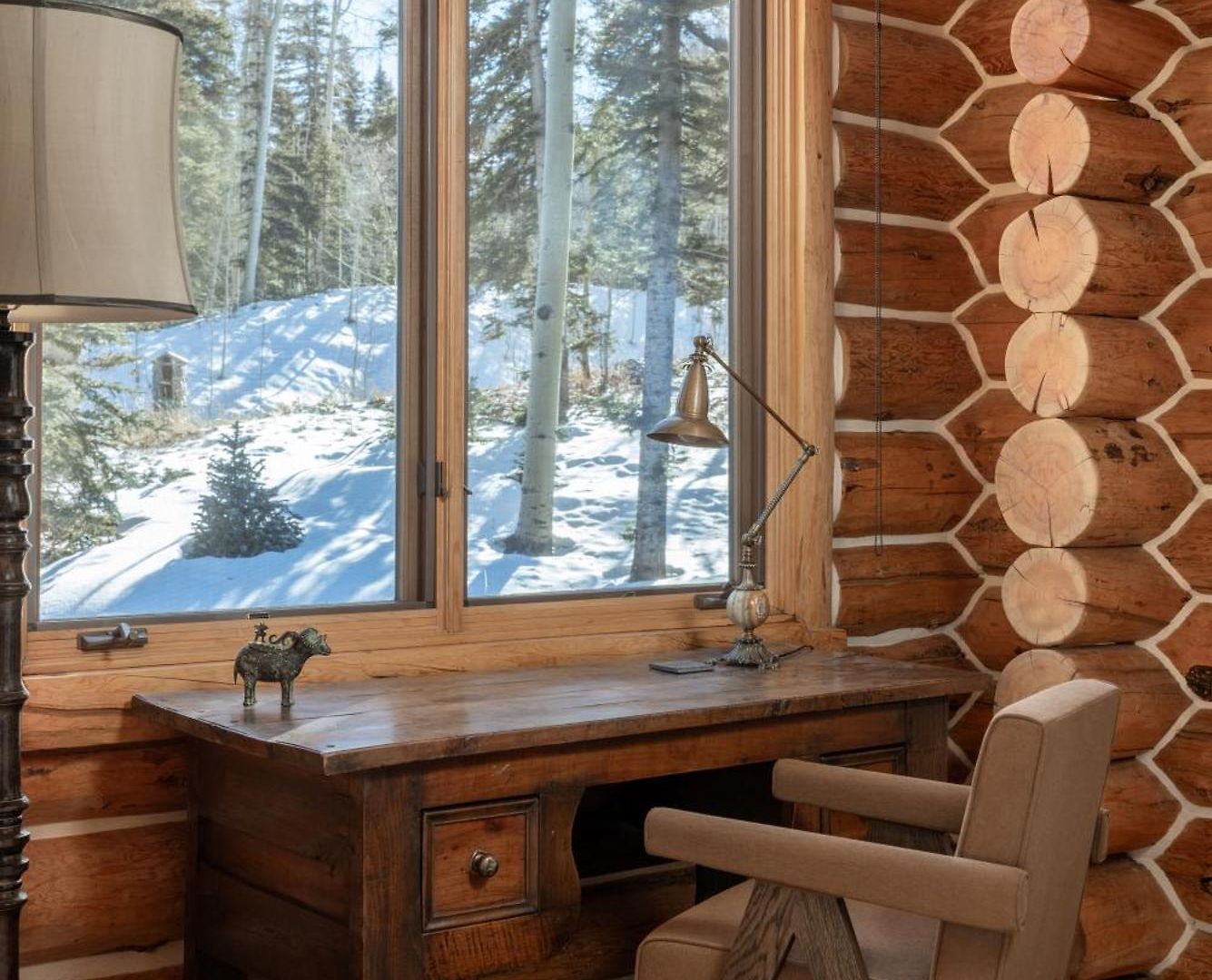 Bear - Modern Log At Easy Ski-in-out Location