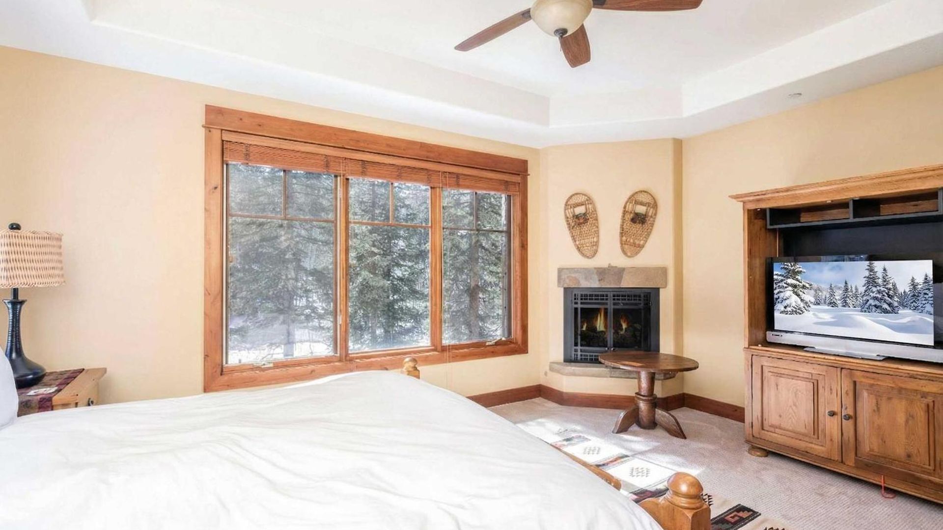 Ski-in Ski-out 4br W- Deck, Hot Tub, & Crib Telluride