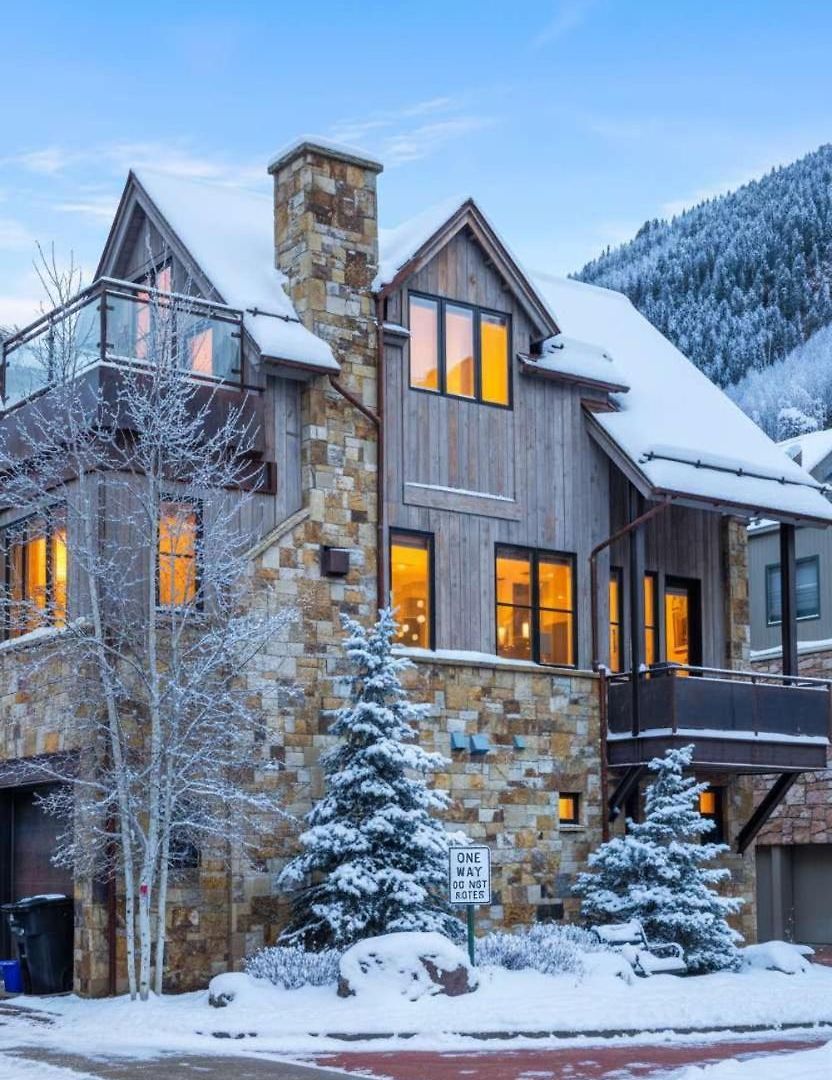 Downtown Luxury Retreat Private Hot Tub Holiday home *