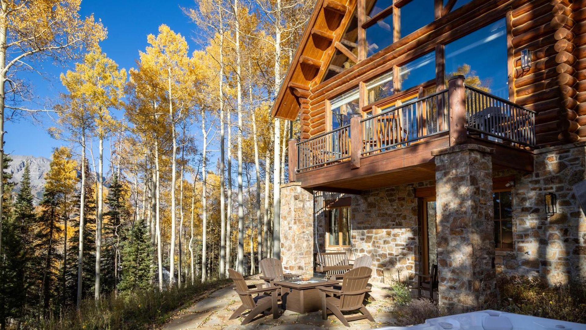 Bear - Modern Log At Easy Ski-in-out Location Villa *