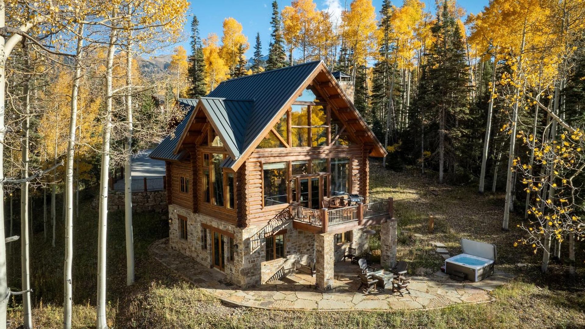 Bear - Modern Log At Easy Ski-in-out Location Villa