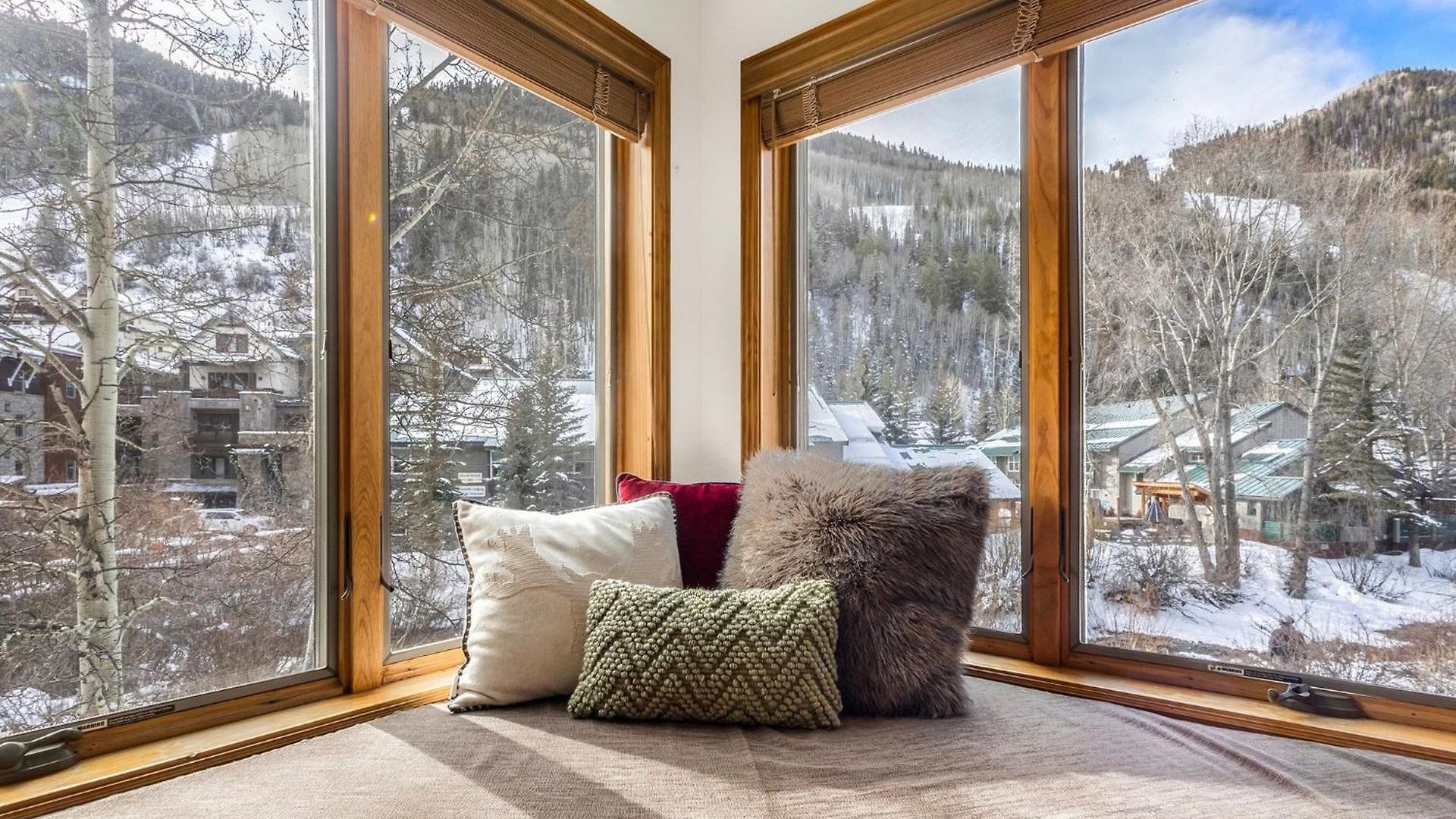 Riverfront, Blocks To - Mtn Views, Hot Tub At Viking 217 Apartment Telluride