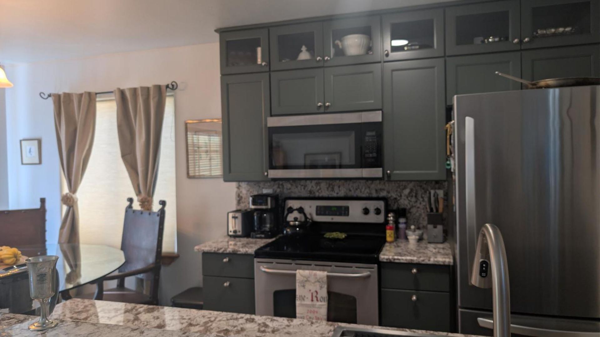 Peaceful Sunny Out In Condo, Parking, Pets Apartment *