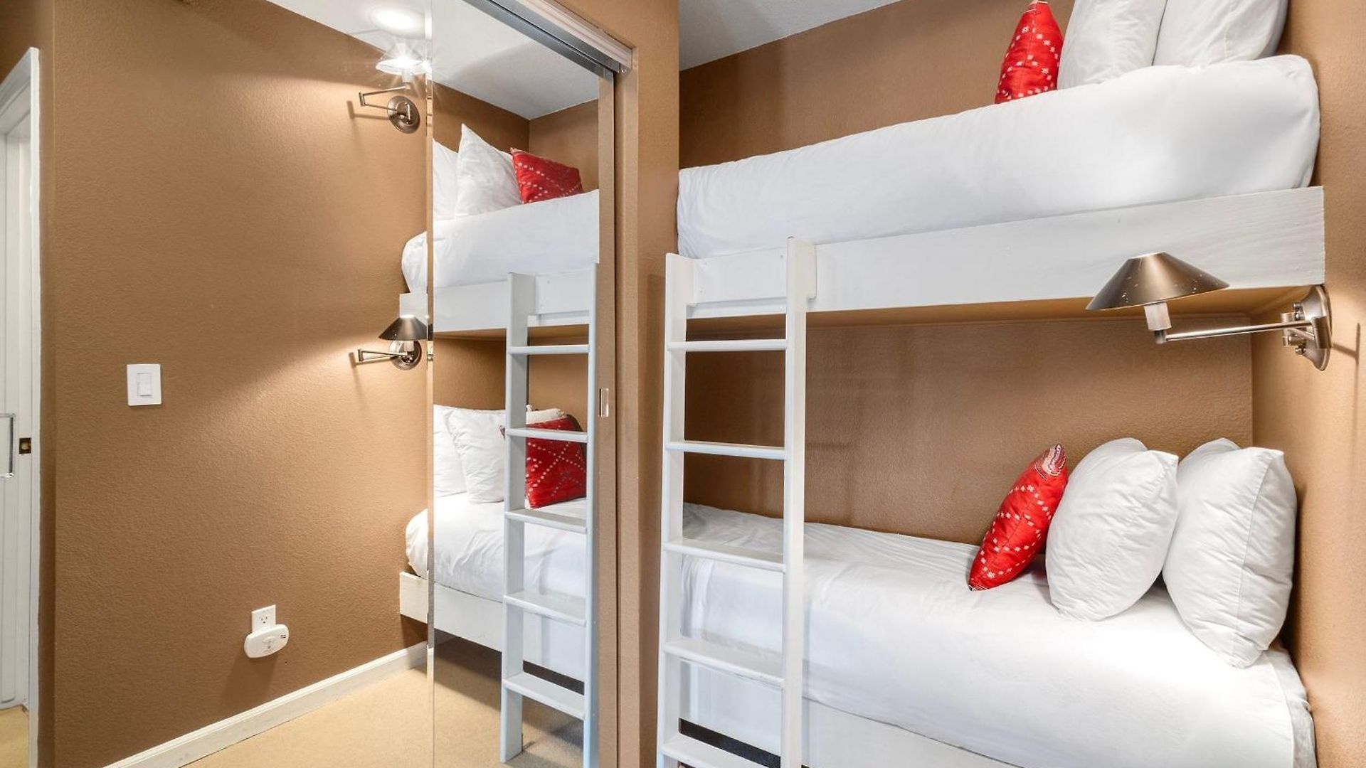 Trip Value! Walk Everywhere, Hot Tub, Floor Apartment Telluride