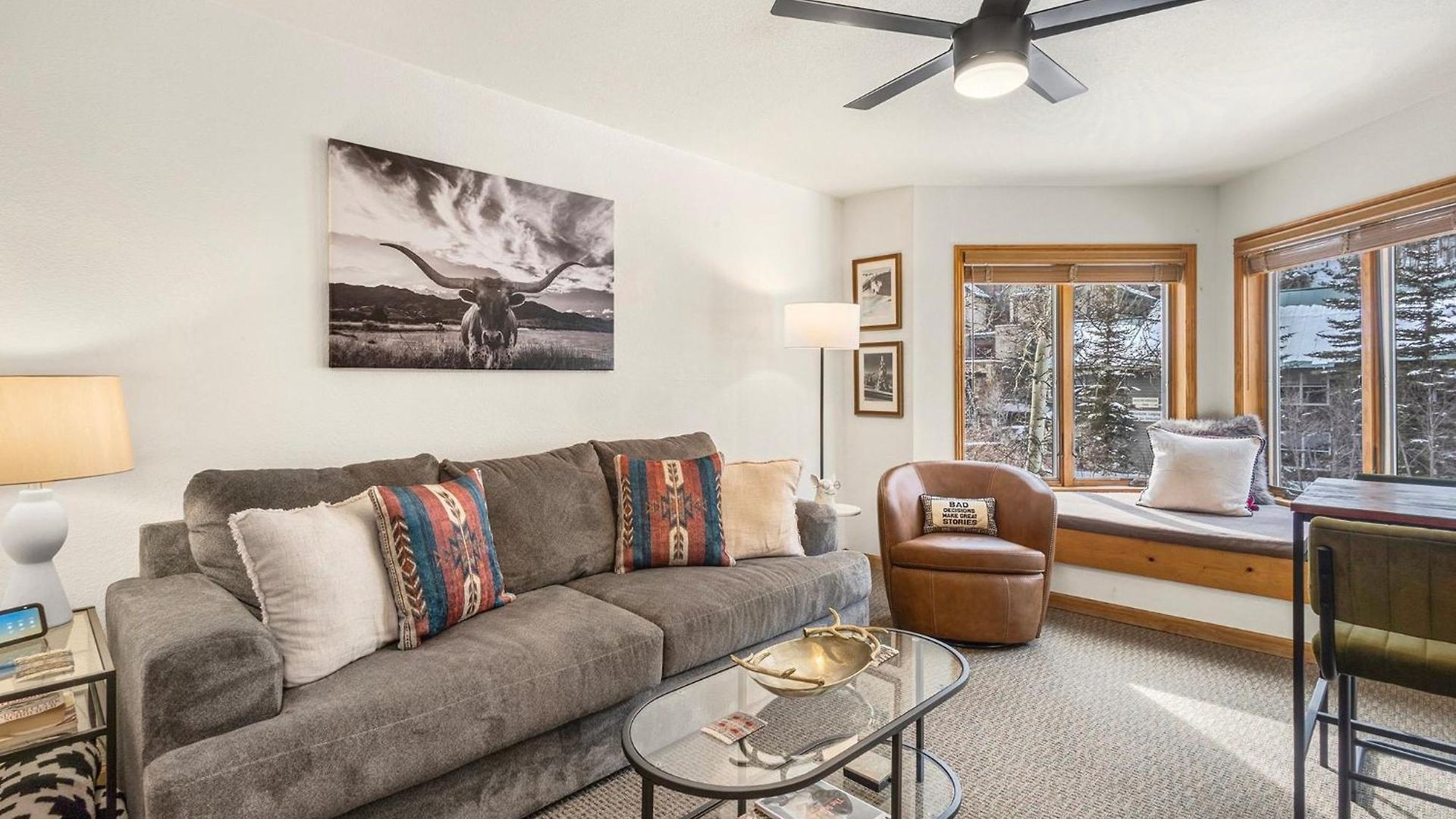 Riverfront, Blocks To - Mtn Views, Hot Tub At Viking 217 Apartment *