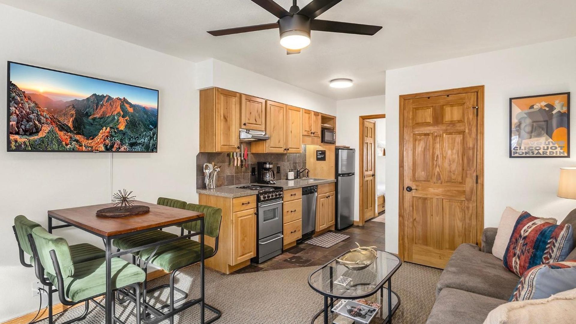 Riverfront, Blocks To - Mtn Views, Hot Tub At Viking 217 Apartment Telluride
