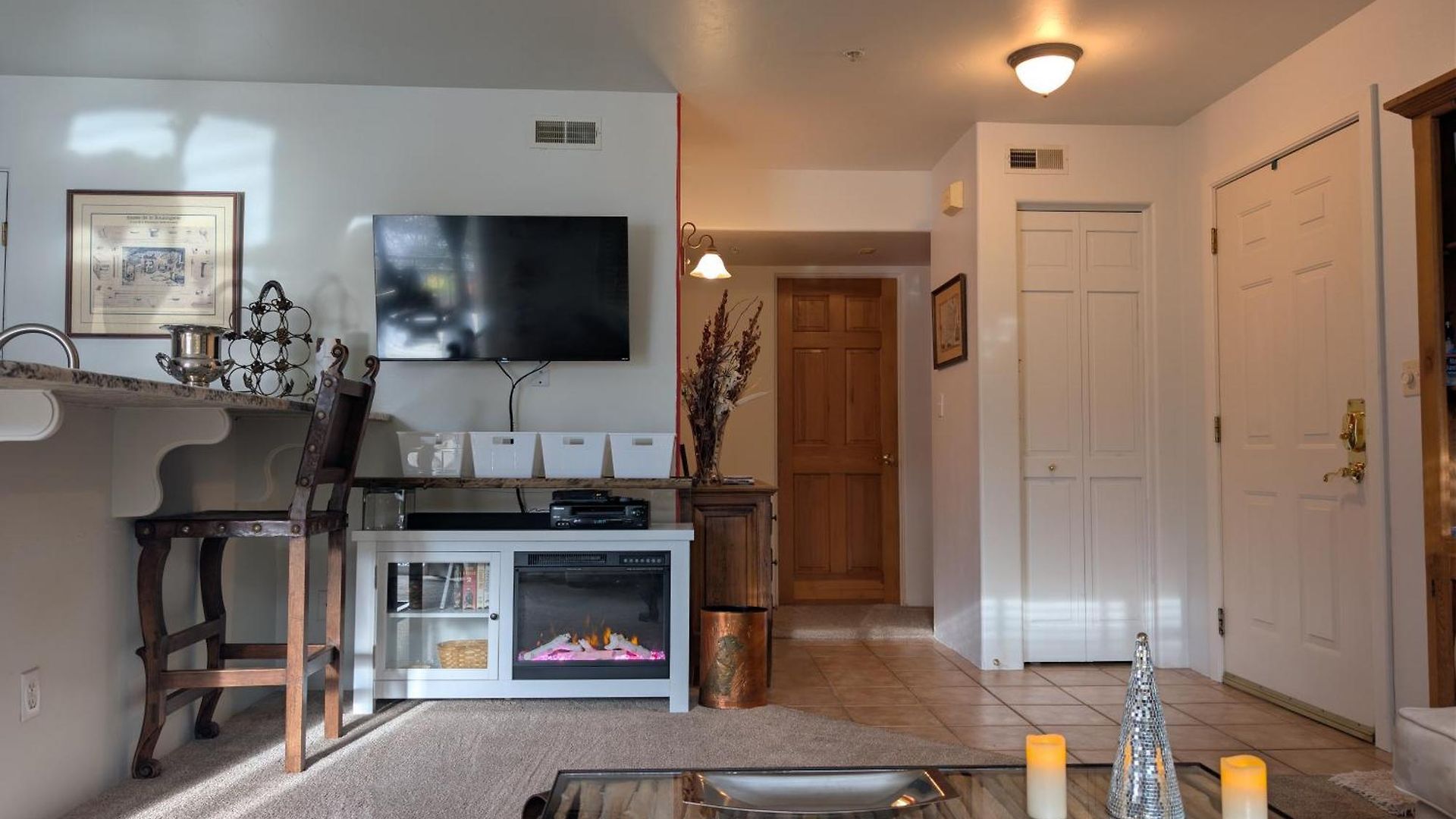Peaceful Sunny Out In Condo, Parking, Pets Apartment *