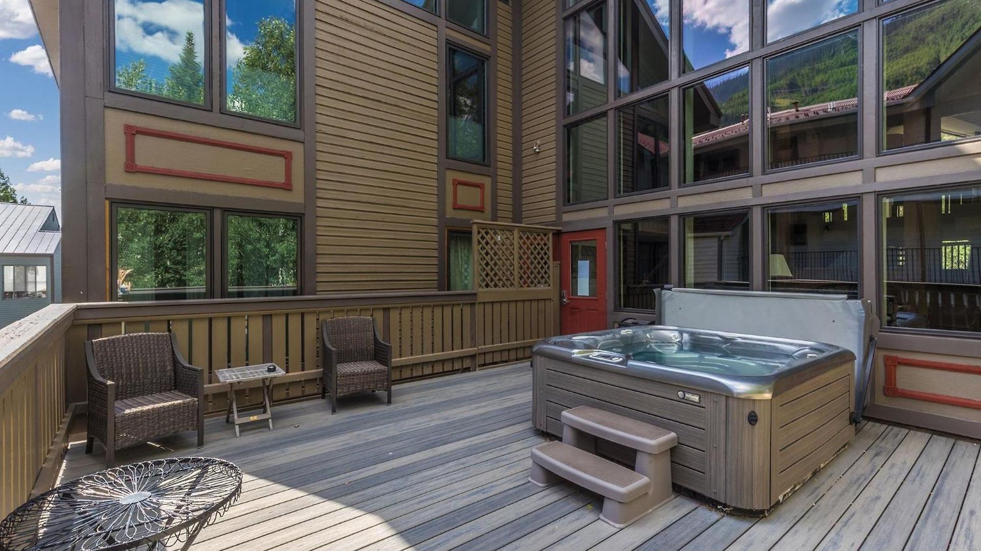 West End Winner - Hot Tub, Parking, Open Kitchen & Living Space * Telluride