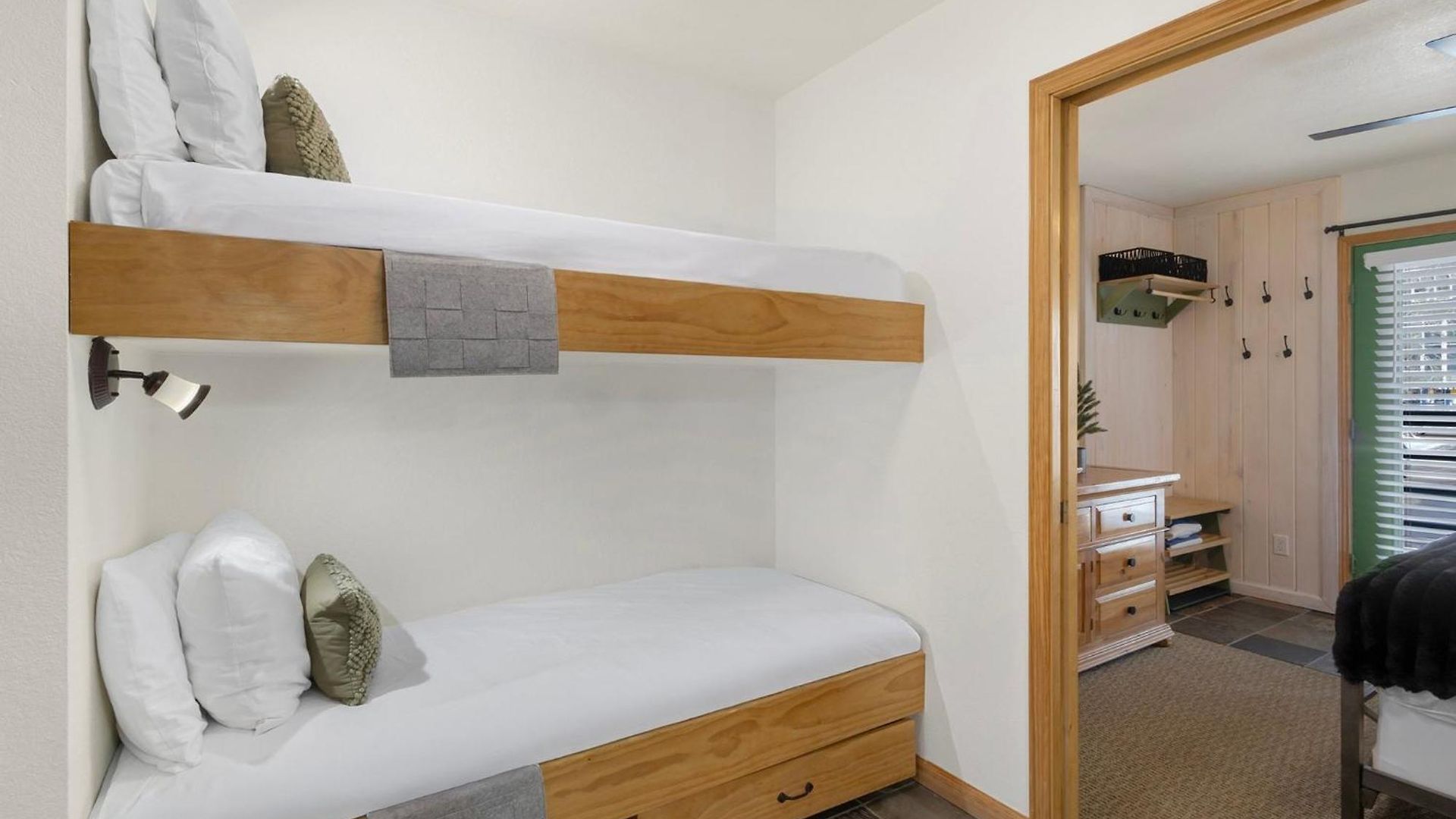 Riverfront, Blocks To - Mtn Views, Hot Tub At Viking 217 Apartment Telluride