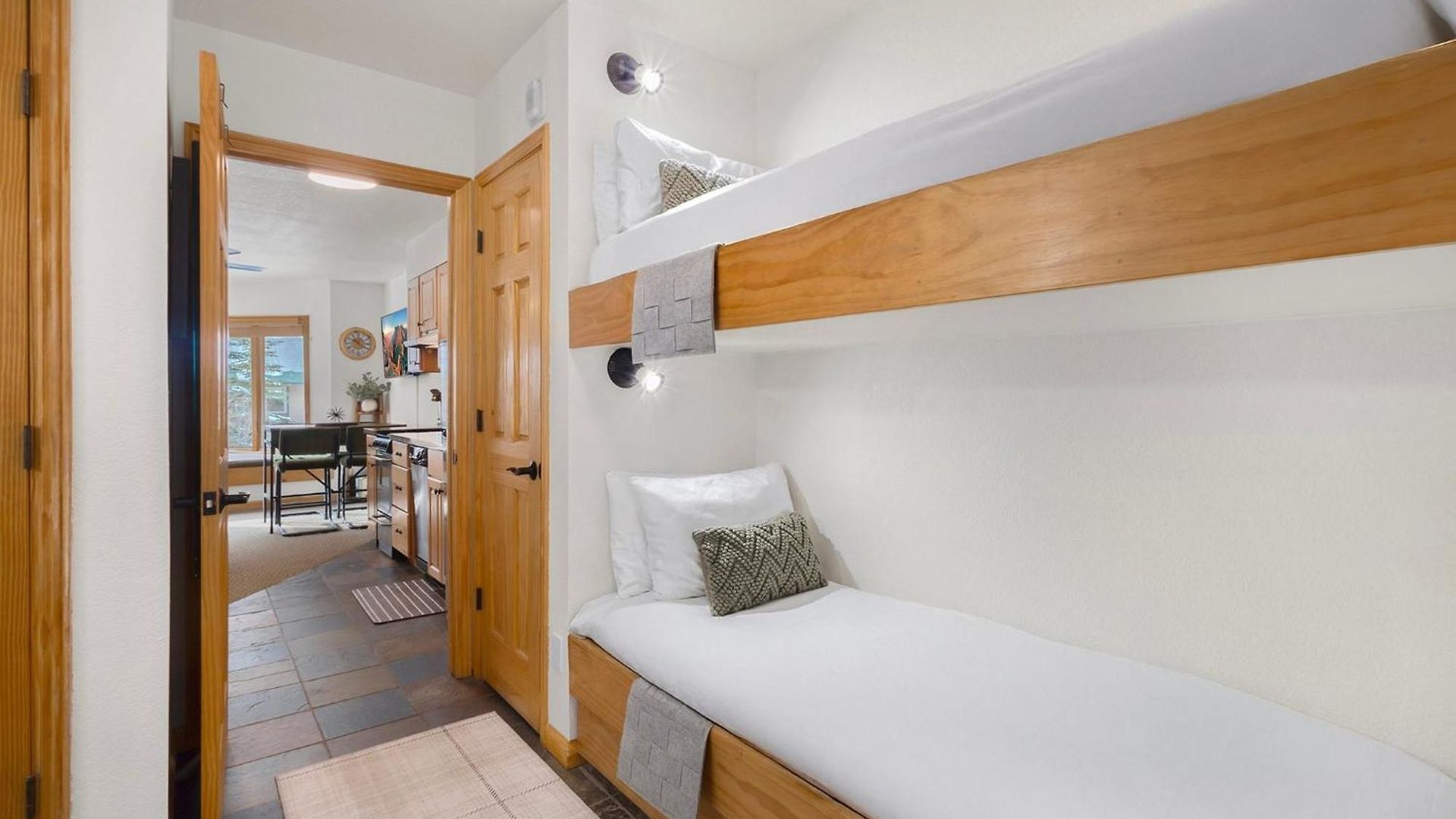 Riverfront, Blocks To - Mtn Views, Hot Tub At Viking 217 Apartment Telluride