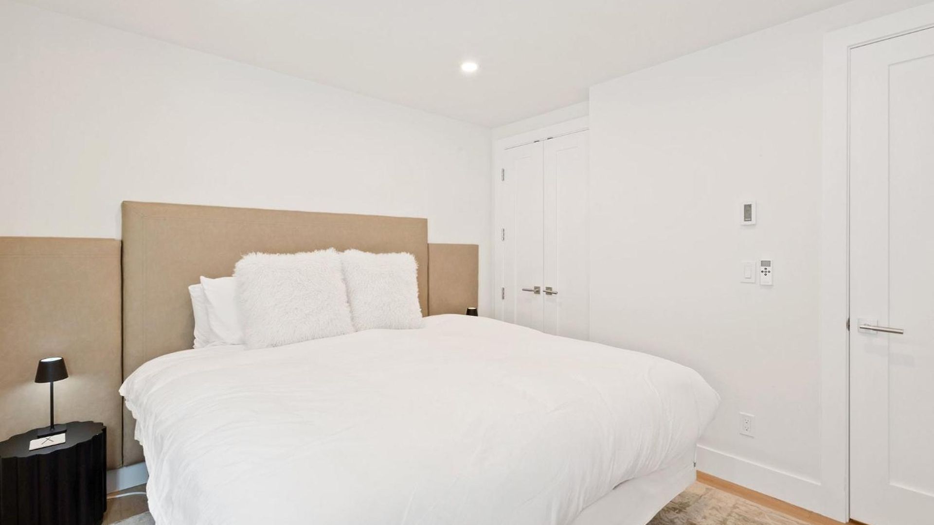 Riverside A03 Apartment *