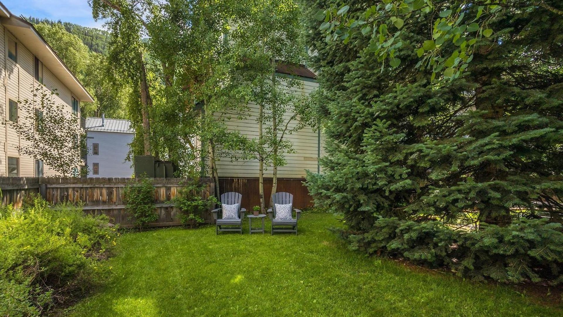 Apartment Big & Bright Hidden Gem With Garage, Hot Tub, Lux Kitchen