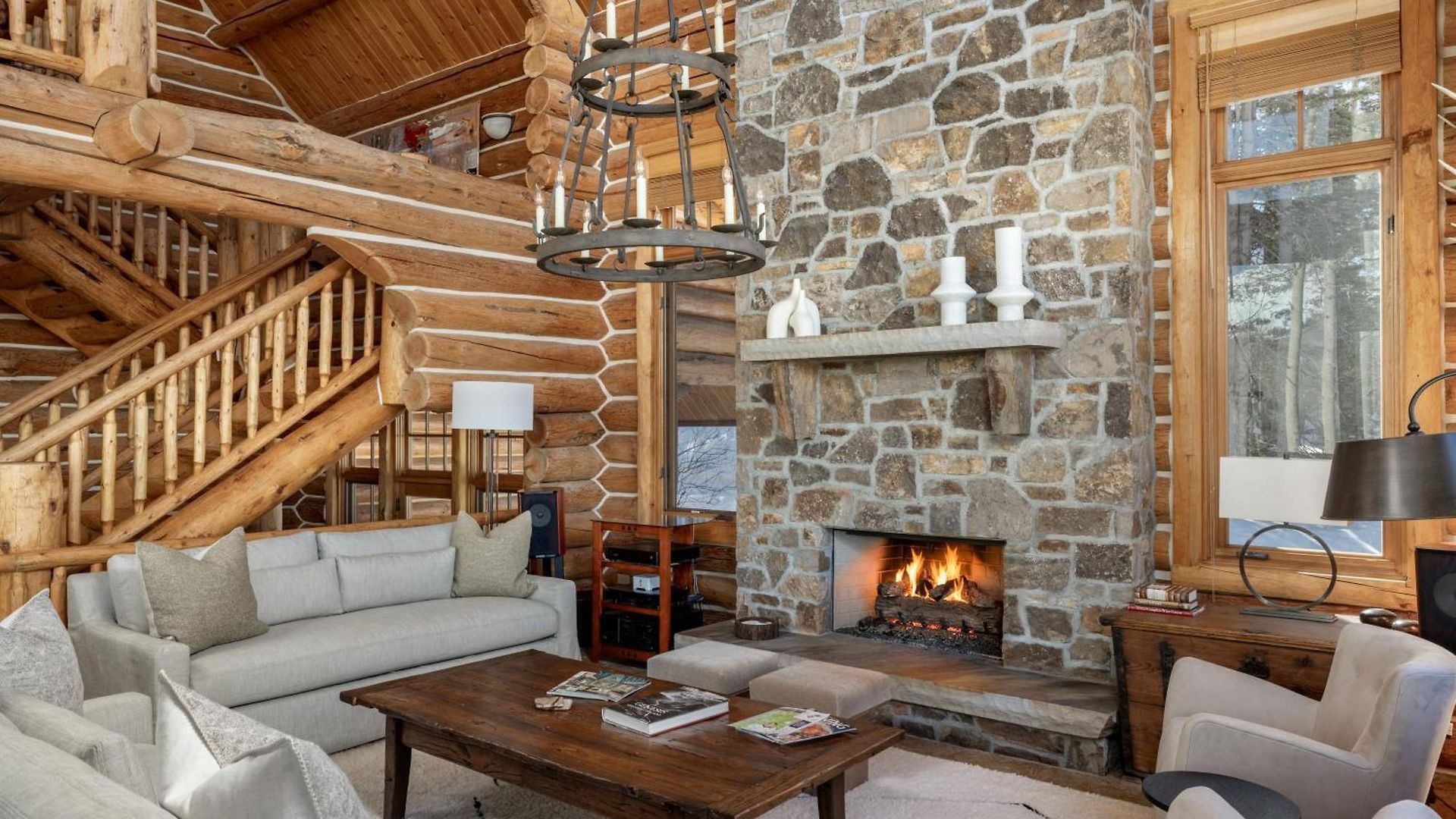 Bear - Modern Log At Easy Ski-in-out Location
