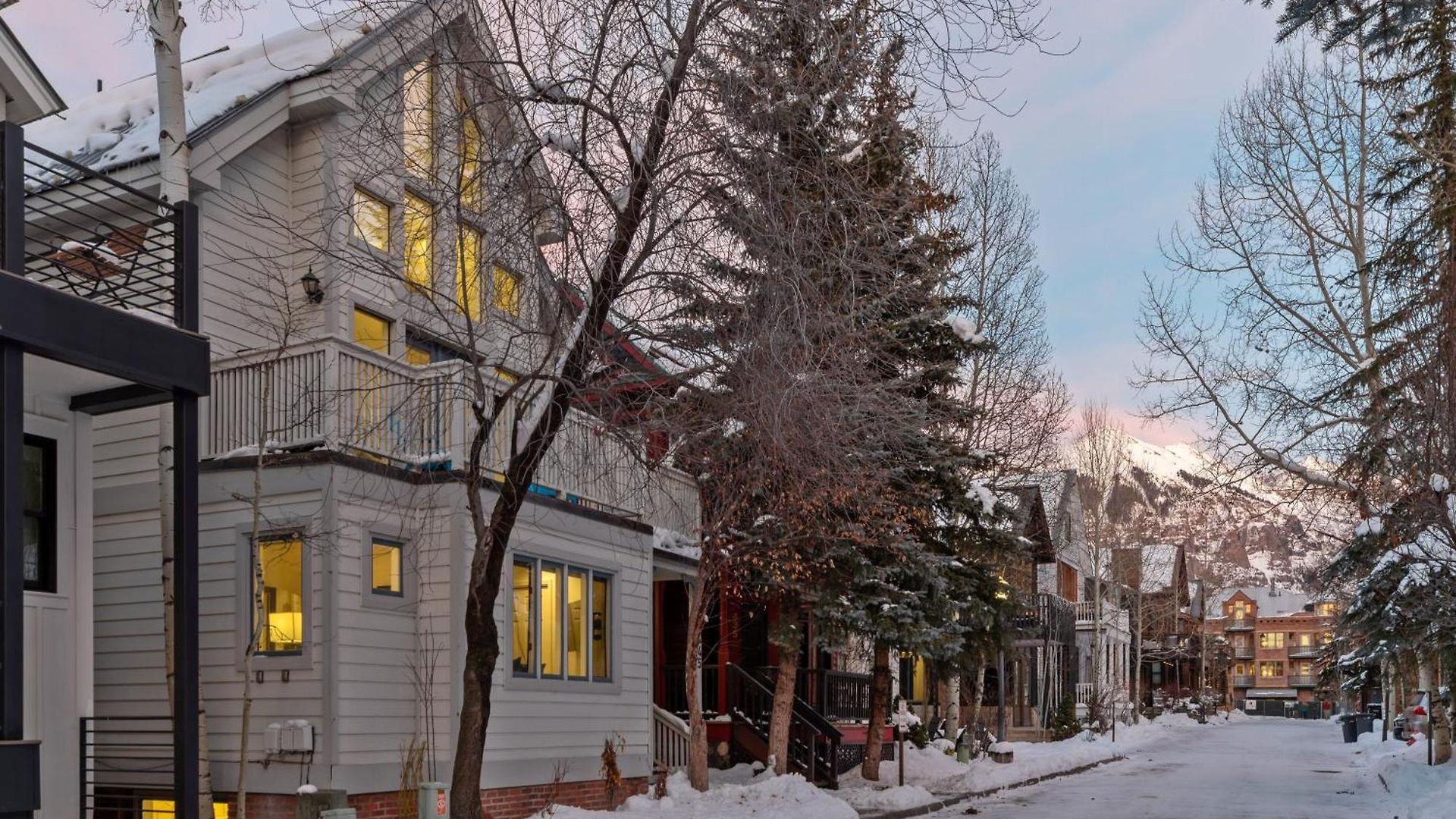 445 West Depot - Elevated Comfort