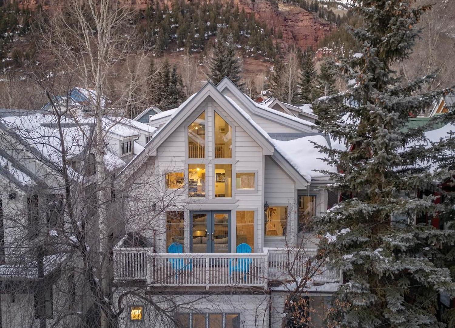 445 West Depot - Elevated Comfort Villa *