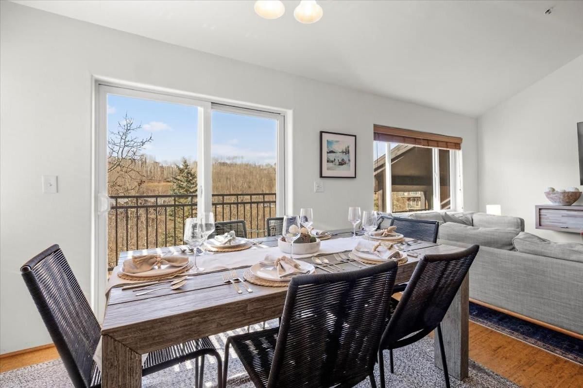 Mountain Village Escape - Walk To Slopes & Views