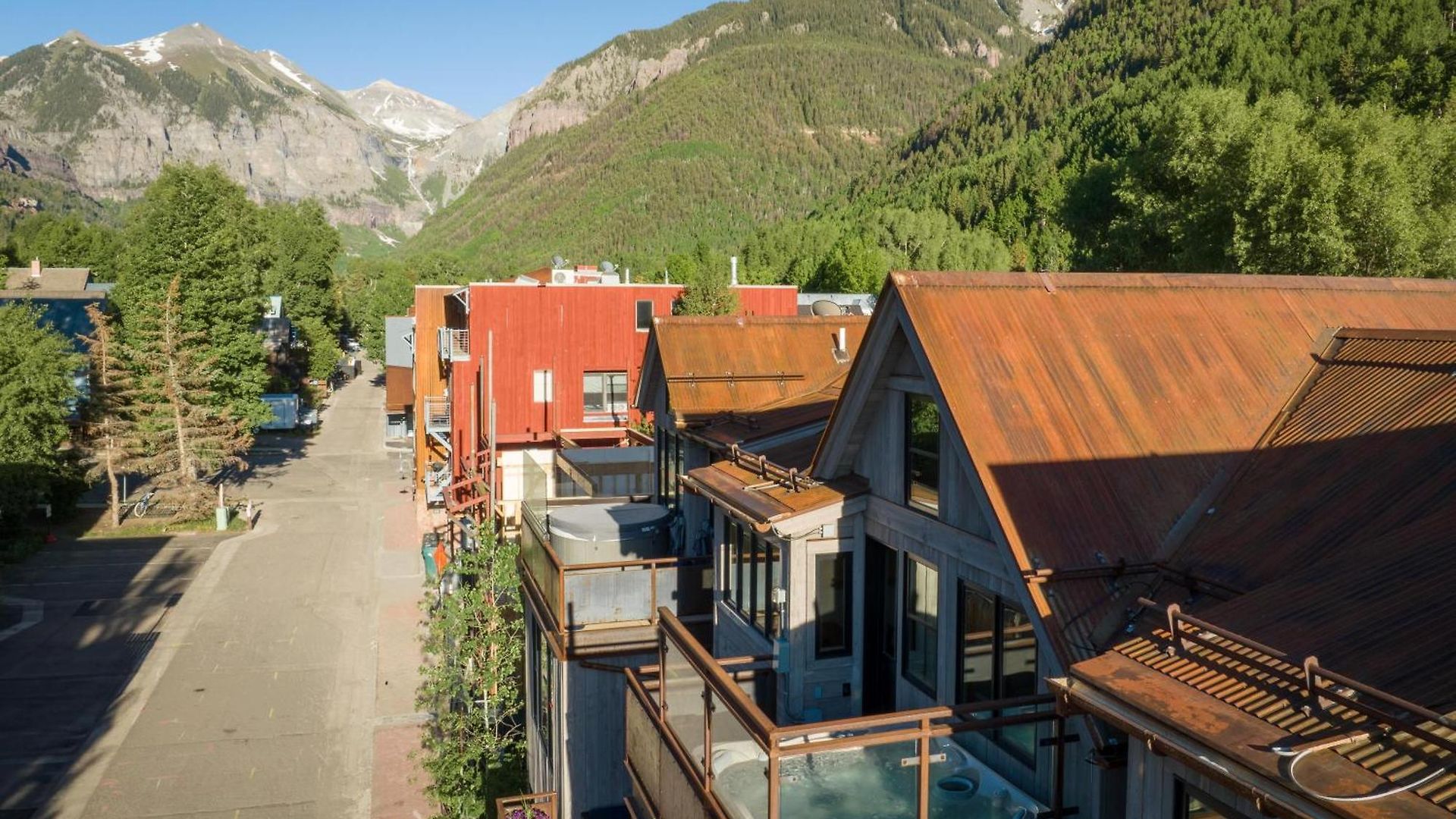 Downtown - Near Gondola Holiday home