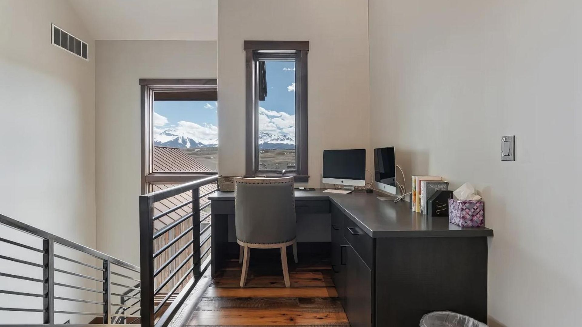 Ridge - Hot Tub, Fire Pit & Mountain View Holiday home