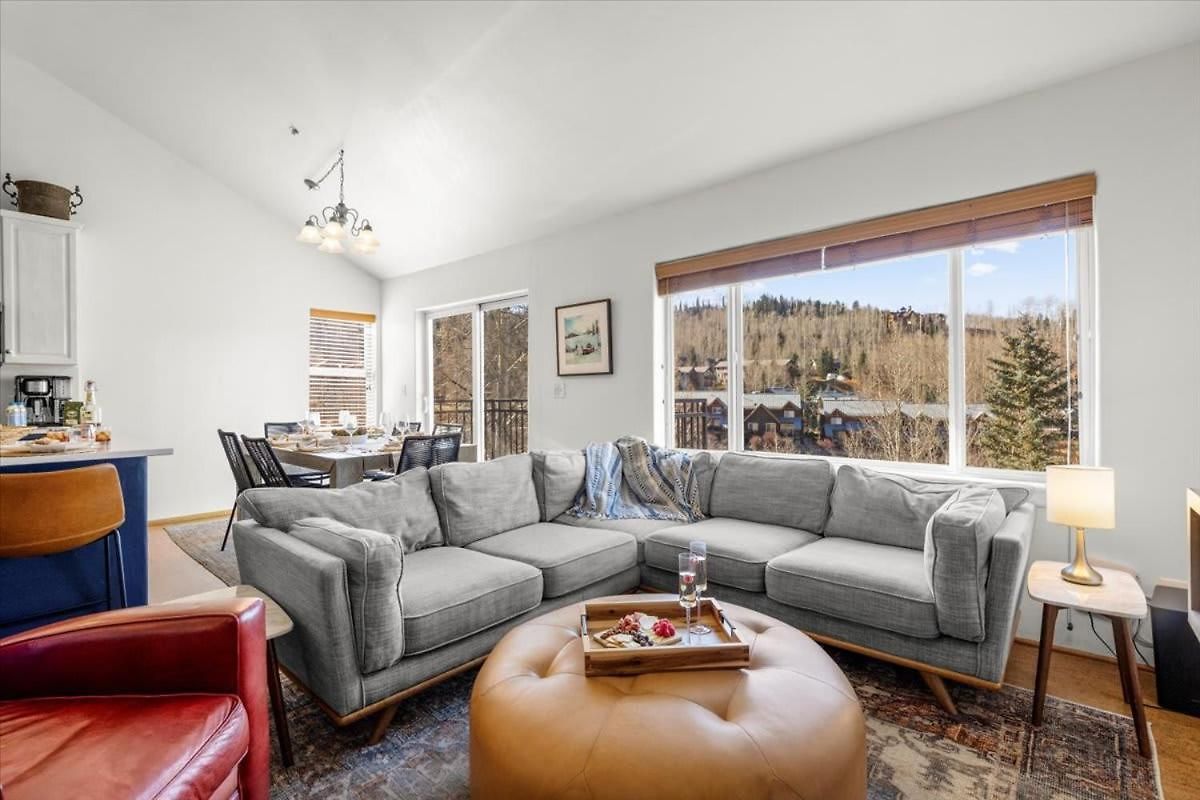 Mountain Village Escape - Walk To Slopes & Views Holiday home *