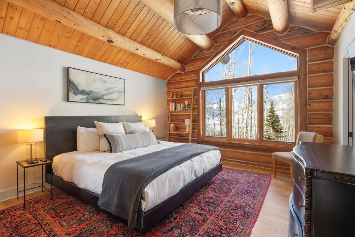 Scenic Escape - Private Deck Designer Interiors Holiday home