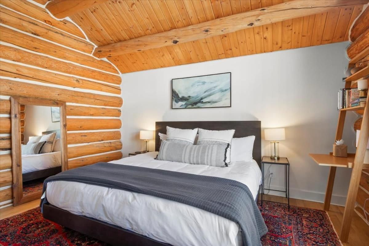 Scenic Escape - Private Deck Designer Interiors Telluride