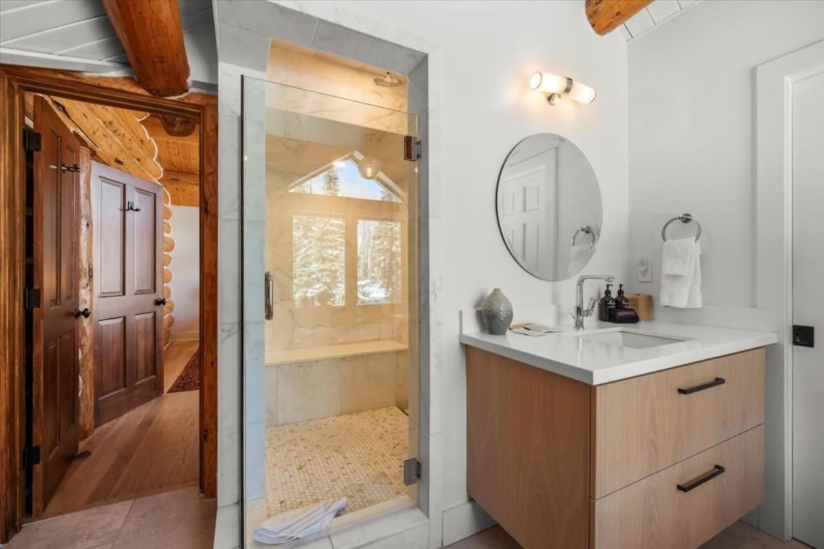 Holiday home Scenic Escape - Private Deck Designer Interiors
