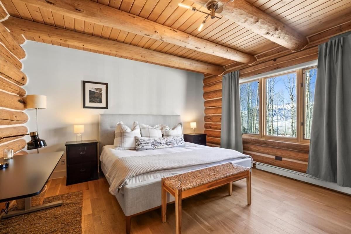 Scenic Escape - Private Deck Designer Interiors *