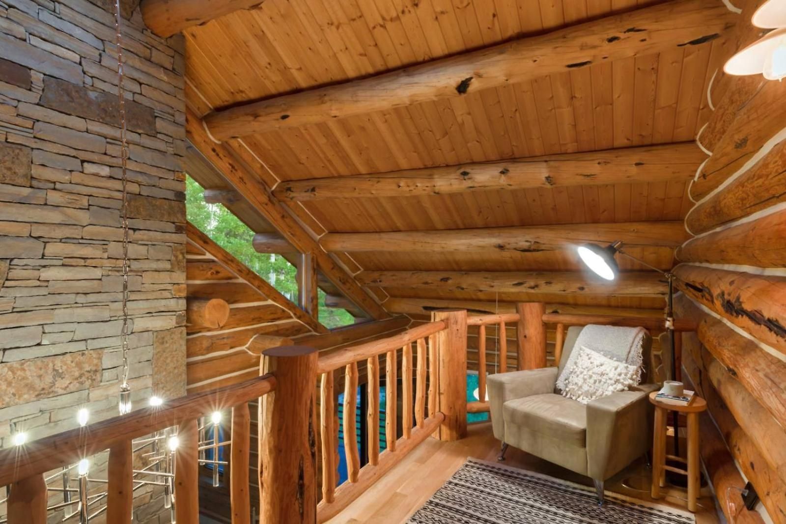 Scenic Escape - Private Deck Designer Interiors Holiday home *