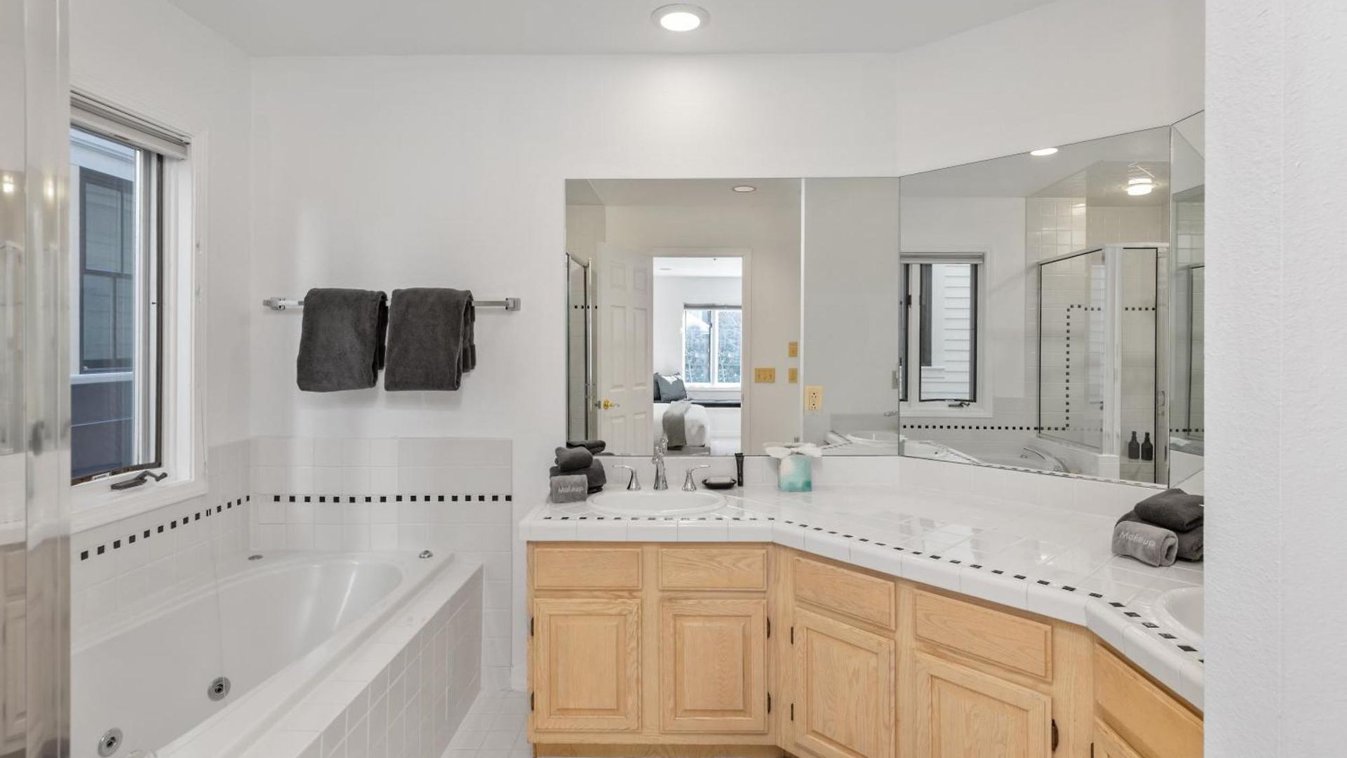 445 West Depot - Elevated Comfort Villa