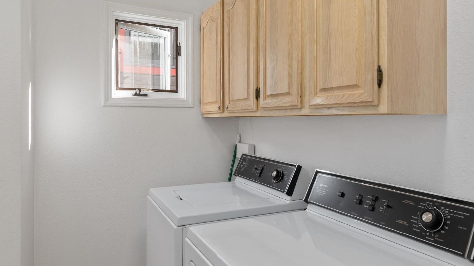 445 West Depot - Elevated Comfort Villa *