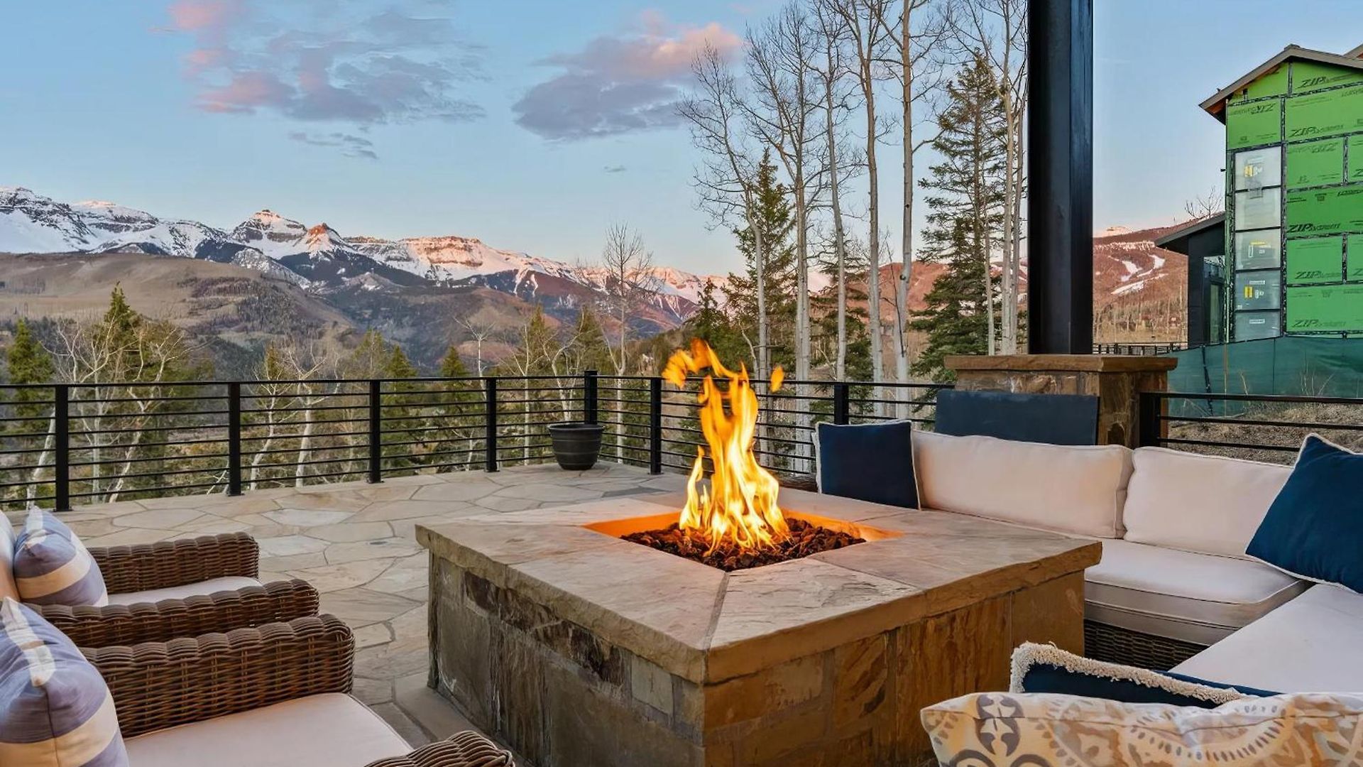 Ridge - Hot Tub, Fire Pit & Mountain View Holiday home *