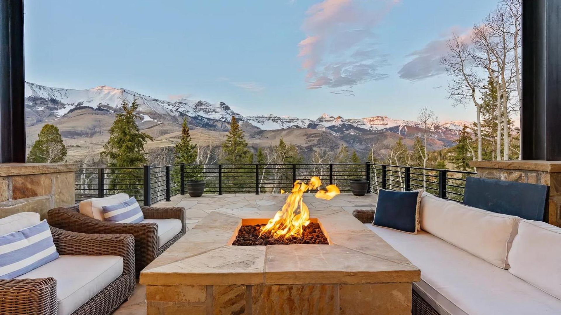 Ridge - Hot Tub, Fire Pit & Mountain View Holiday home