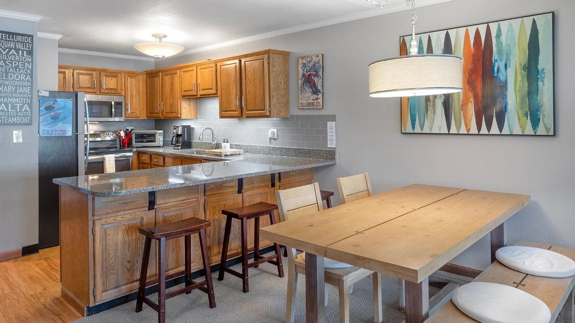 West End Winner - Hot Tub, Parking, Open Kitchen & Living Space Apartment *